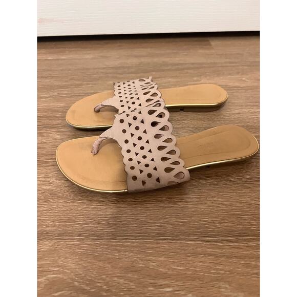 Tan Womans Thong Sandals Size 7.5 - Picture 5 of 16